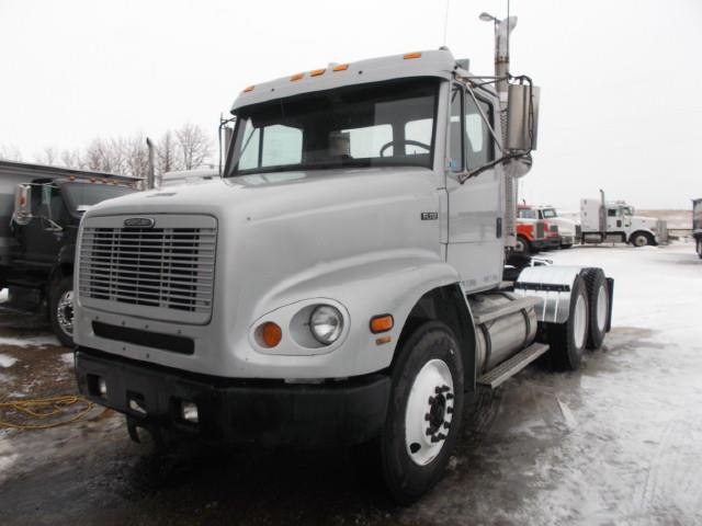 Image #1 (2004 FREIGHTLINER FL112 T/A 5TH WHEEL TRUCK)
